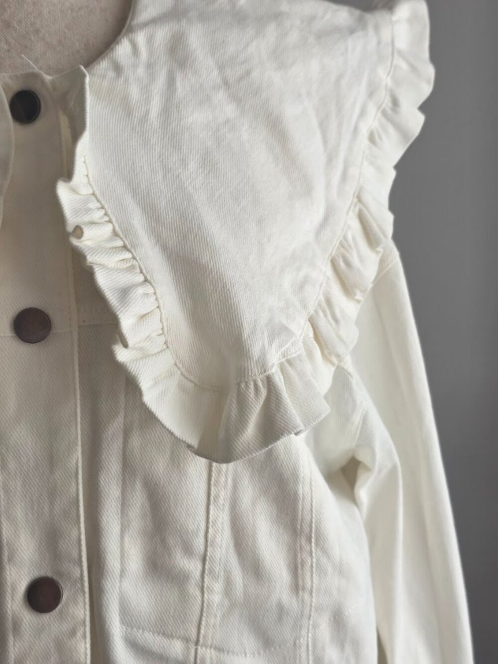 Listicle Ruffle Peter Pan Collar Denim Jacket in Cream White Size Small - Picture 2 of 12